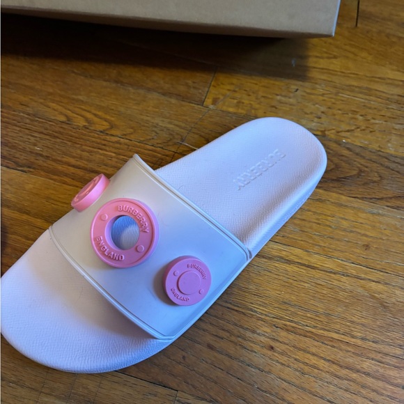 SLIGHTLY WORN Burberry Logo Graphic Rubber Slide🌸👛 - Picture 4 of 7